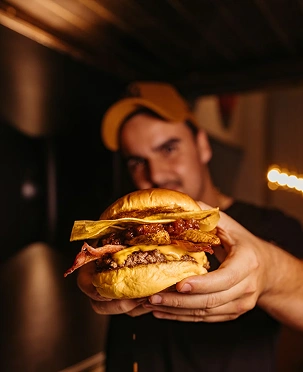 BURGERS Burger takeaway packaging in London