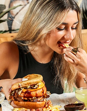 BURGERS Burger takeaway packaging in New York